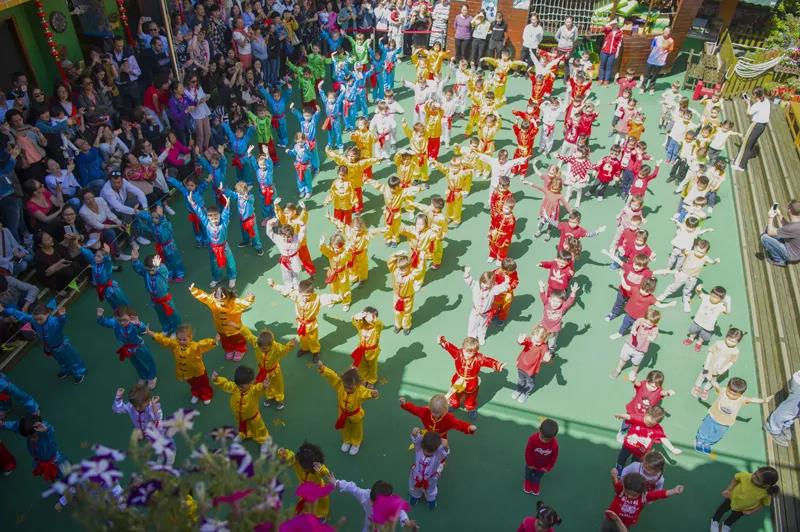 Cour de récréation de l'école partenaire